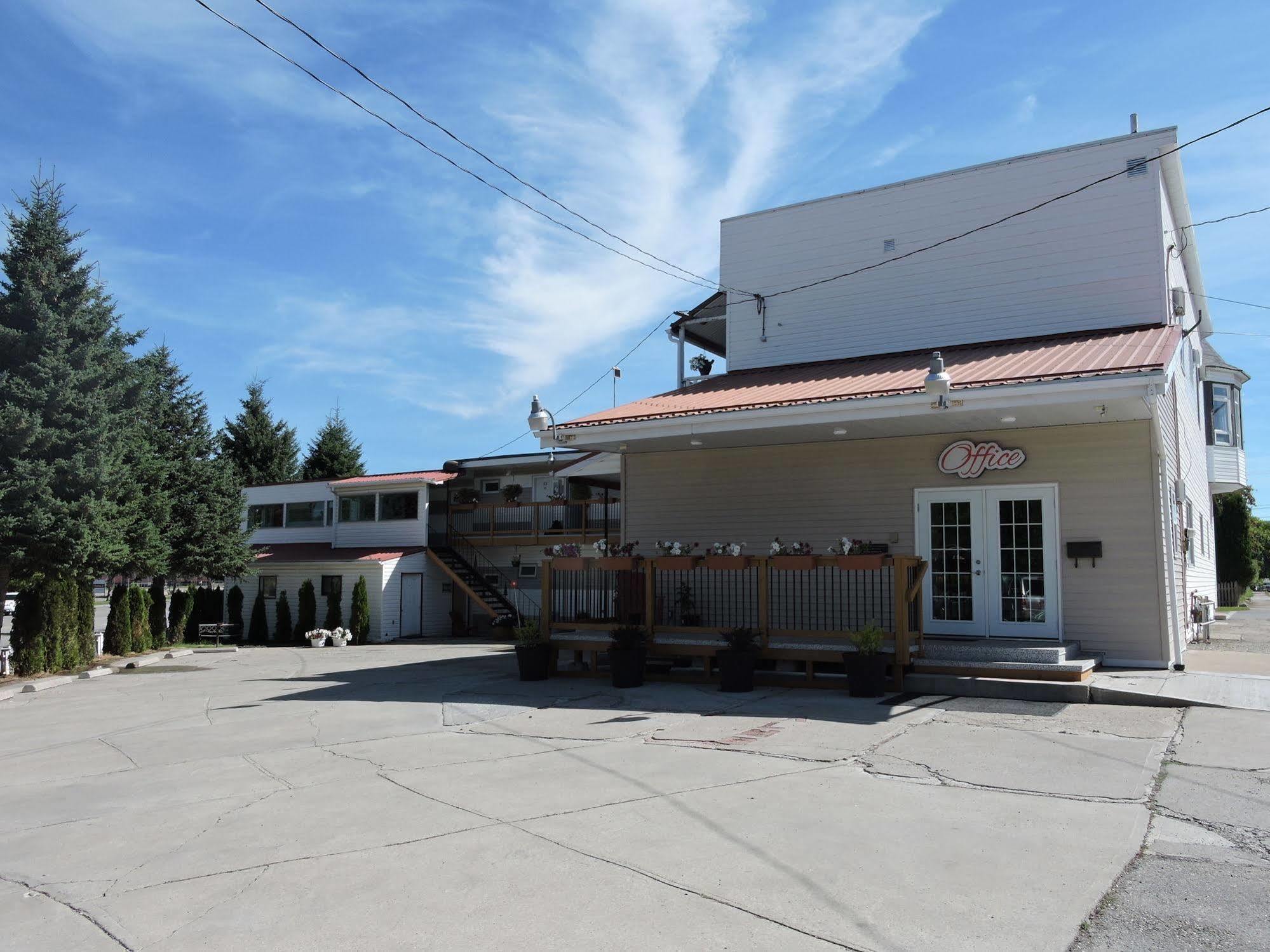 Almo Court Motel Cranbrook Exterior photo